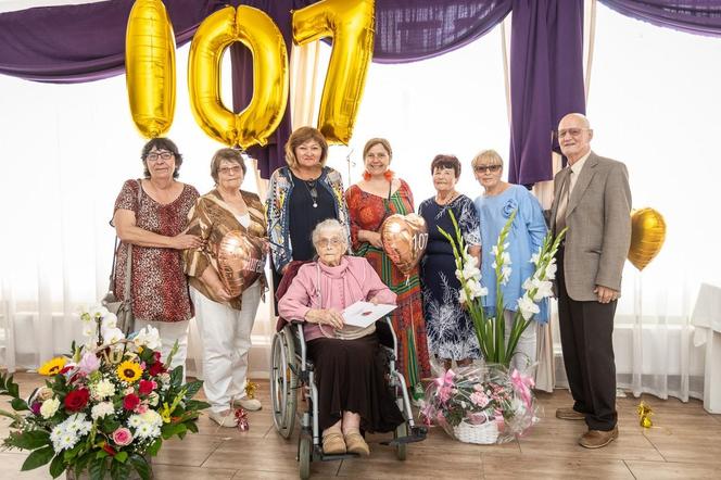 Pani Aurelia świętuje 107. urodziny i czerpie z życia garściami! Historia jej życia, to gotowy scenariusz na film