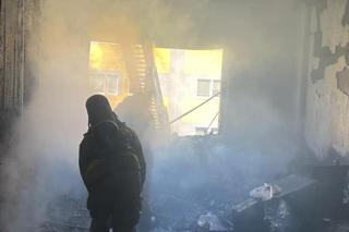 Pożar mieszkania w Dąbrowie Górniczej. Policjant podtruty dymem 