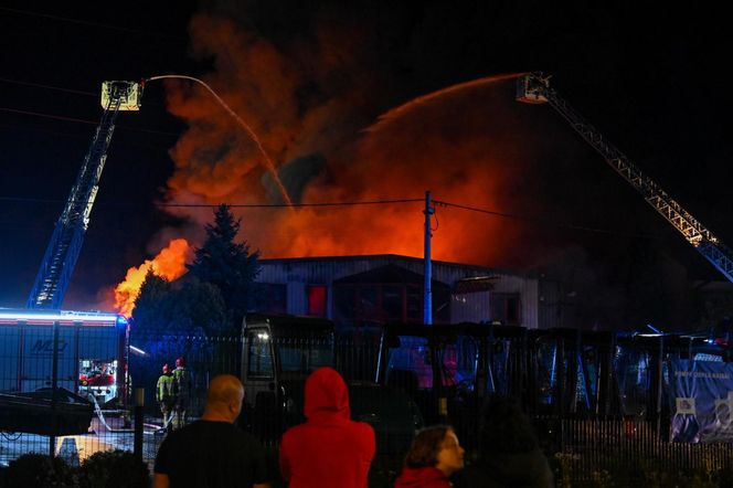 Pożar magazynu farb i lakierów przy ulicy Witosa w Kielcach