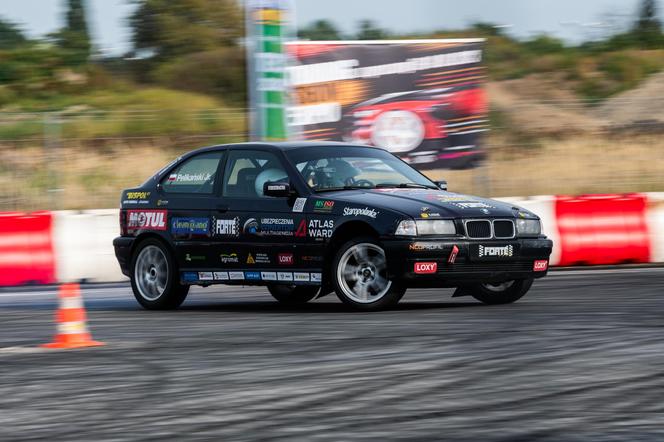 Szybkie samochody, drogowe akrobacje oraz piękne kobiety. Tak było na Tuning Show Expo w Krakowie