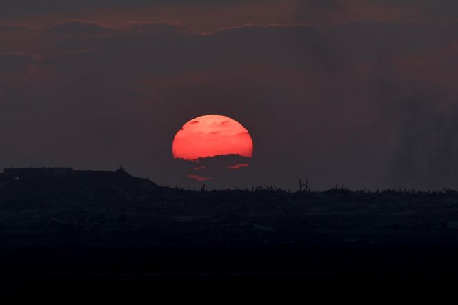 Izrael rozpoczął szturm na Gazę. "Pas ognia" nad miastem, w tle spór o los zakładników