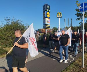 Protest górników w Jastrzębiu-Zdroju. Blokują kluczowe rondo i główne drogi