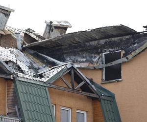 Blok przy ul. Powstańców w Ząbkach po pożarze