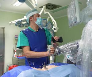 Szczeciński szpital przeprowadził 100 operacji z użyciem robota