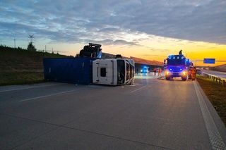 Ciężarówka na środku autostrady A1. Kierowcy muszą uzbroić się w cierpliwość. Duże utrudnienia!