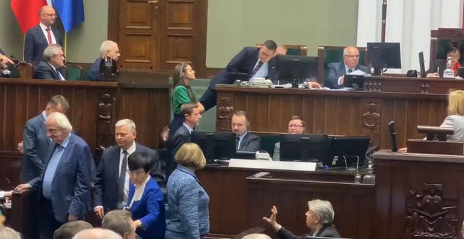 Jachira podeszła do Kaczyńskiego w Sejmie i się zaczęło! Ale draka