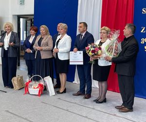 Pierwsza Dama uczciła z uczniami 100 lat od nadania imienia Stefana Batorego Szkole Podstawowej w Liwie