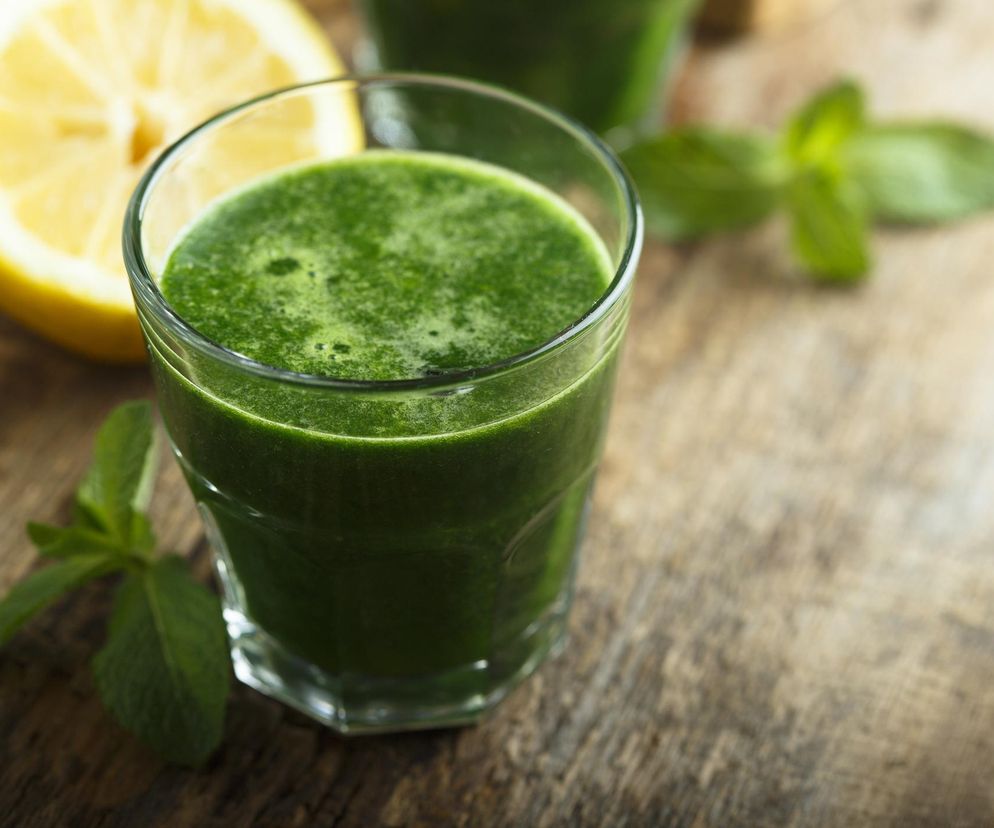 Wzmacnia odporność i wymiata złogi z jelit. Ten napój to zielone złoto