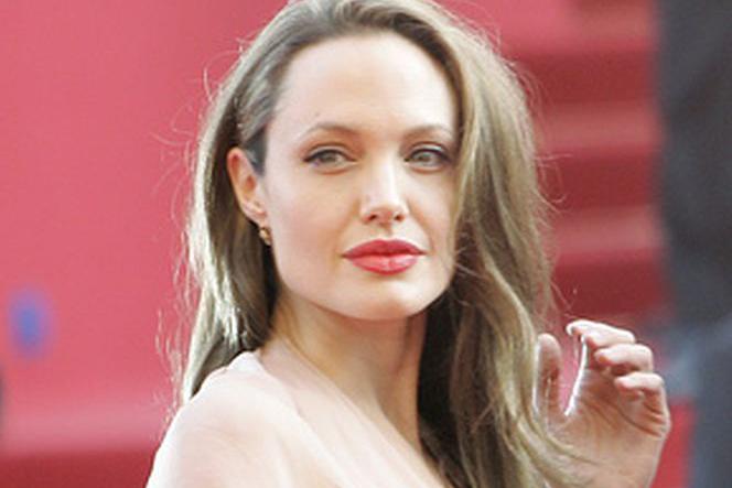 Angelina Jolie choruje?!