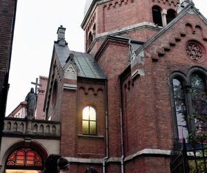 Rybnik. Urządzili całonocną imprezę techno w kaplicy. Tak wyglądala, mamy zdjęcia!