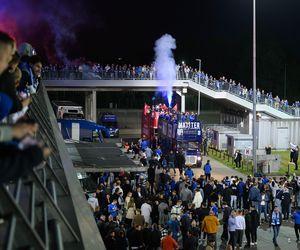 Szalona noc w Poznaniu. Tak Lech świętował dziewiąte mistrzostwo Polski 