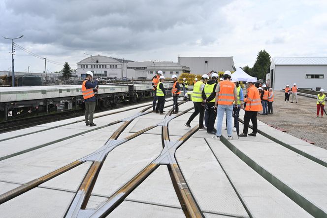 Kraków buduje Warszawie plac Zawiszy. Byliśmy w fabryce, gdzie powstanie 121 elementów wielkiej układanki