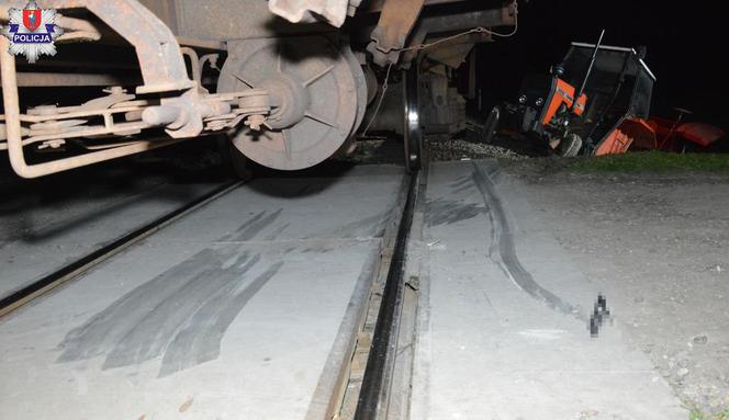 Traktor nie miał szans w starciu z lokomotywą