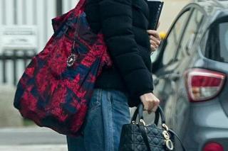 Małgorzata Kożuchowska i Katarzyna Cichopek noszą po dwie torebki