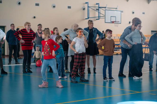 Na imprezie Babcie i Dziadkowie z Łukowa i okolic bawili się wspólnie ze swoimi dziećmi i wnuczętami