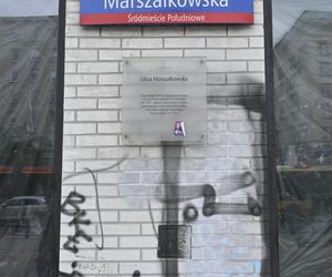 „To co robi miasto, to skandal”. Warszawa sprzedaje zabytkową kamienicę w centrum za grube miliony