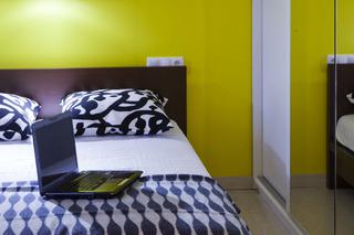 sypialnia zdjęcia: ładne zdjęcia sypialni w kolorze żółtym