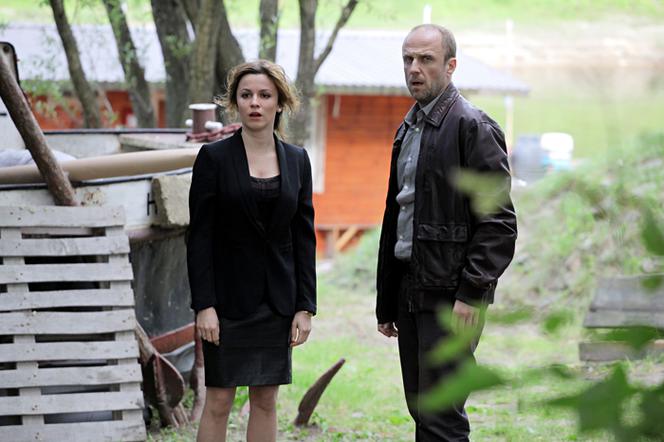 Na krawędzi 2 sezon odc. 7. Protas (Łukasz Simlat), Inga Kruger (Natalia Avelon)