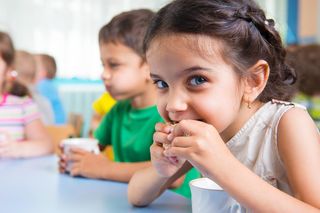 5 błędów rodziców, przez które dzieci tyją. Wielu z nas nie ma nawet o tym pojęcia!