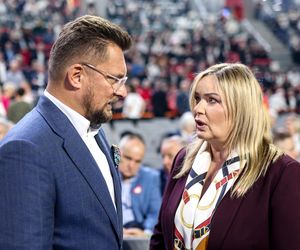 Konwencja KO w Gliwicach. Tusk, Trzaskowski, Protest związkowców i sprzedaż flag Polski i UE