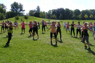 Zumba z Aquanetem w parku Kasprowicza