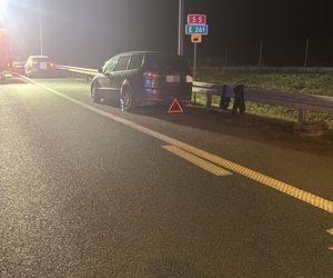 Kierowca uderzył w bariery na S5 koło Kościana. Był reanimowany
