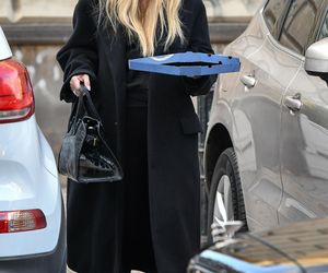 Joanna Przetakiewicz Bantleyem po pizzę