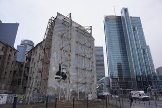 Zabytkowe kamienice mają ślady rozbiórki