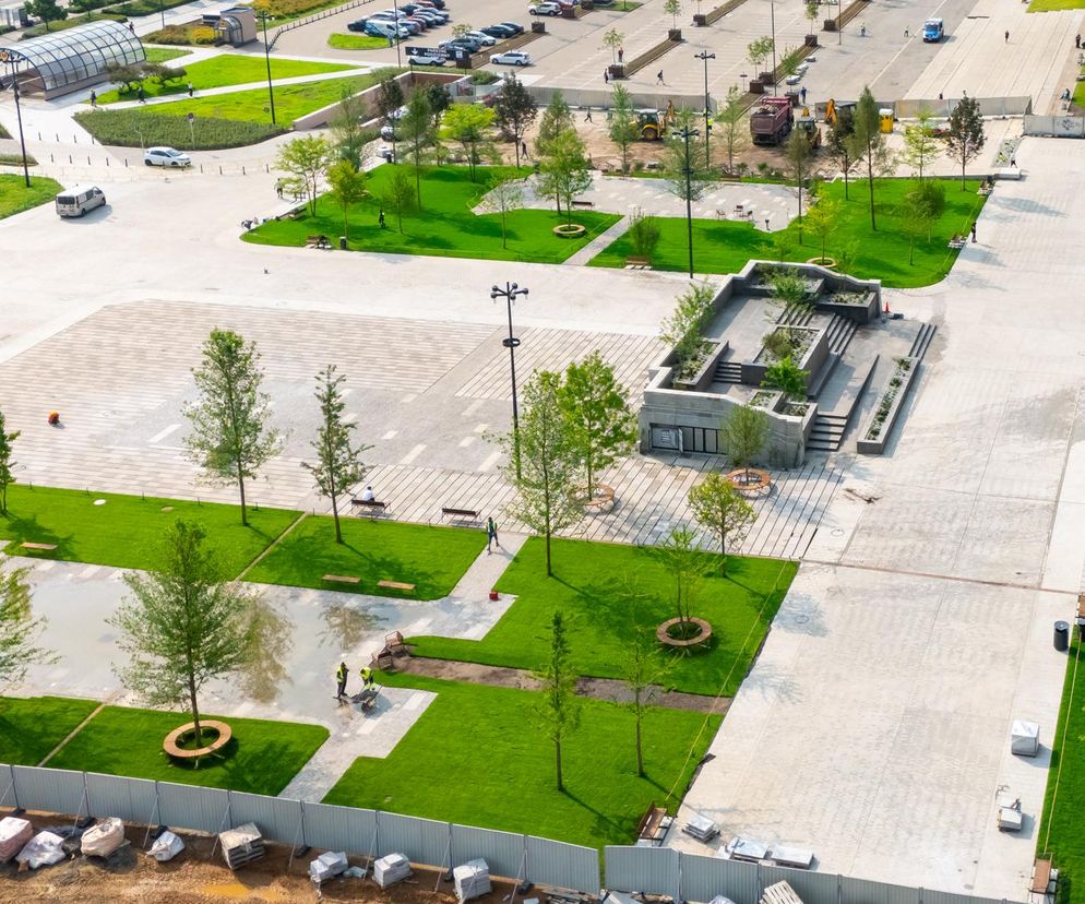 Tak wygląda Plac Centralny w Warszawie od A-A Collective. Asymetria i zieleń