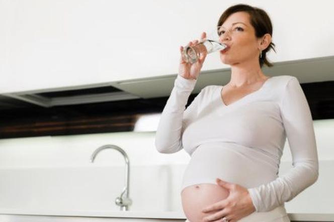 Co pić w ciąży? Najzdrowsze napoje dla przyszłej mamy