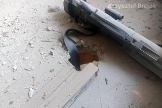 Zdjęcia z Komendy Głównej Policji po wystrzale z granatnika