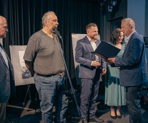 Decyzją Kapituły Nagrodę Główną w Konkursie zdobyła Dorota Filipiak za książkę  „Bug z Tobą. Historie o życiu i śmierci na wsi nadbużańskiego Podlasia”