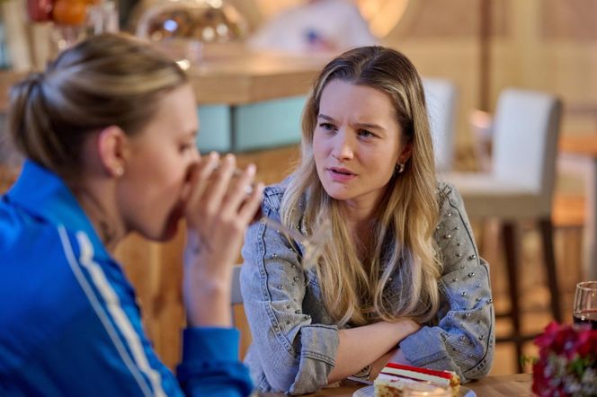 Na Wspólnej odc. 4061. Kasia (Julia Chatys), Daria (Patrycja Topajew)