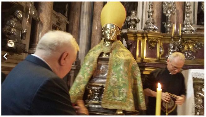 Wałęsa doświadczył cudu krwi św. Januarego: "W mojej obecności w pełni ożyła" 