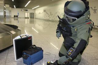 Podejrzane pakunki na krakowskim lotnisku. Do akcji wkroczyli pirotechnicy