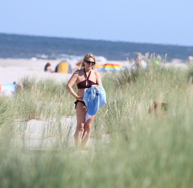 Grażyna Szapołowska i Dorota Goldpoint na plaży 