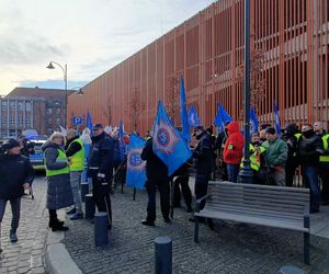 Protest służb mundurowych w Gdańsku! Na miejscu kilkuset funkcjonariuszy z Pomorza 