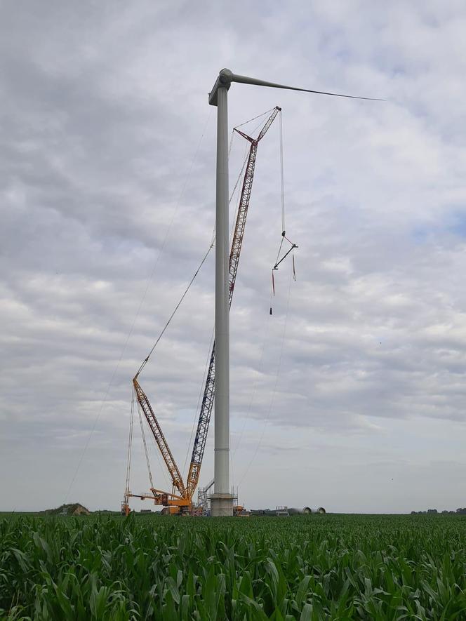 Koniec montażu wiatraków na farmie wiatrowej w Raciborzu. Kiedy zaczną działać?