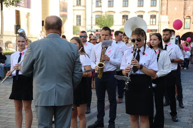 W centrum Lublina królował róż! Przez miasto przeszedł Marsz Różowej Wstążki