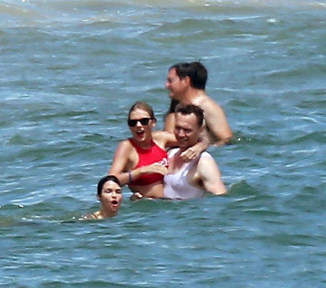 Taylor Swift, Tom Hiddleston, Blake Lively, Ryan Reynolds, Gigi Hadid i inni na plaży