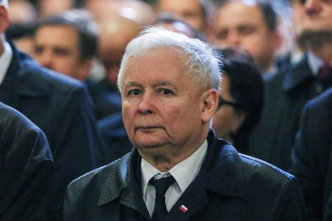 Jarosław Kaczyński wskazuje lokalizację pomników smoleńskich