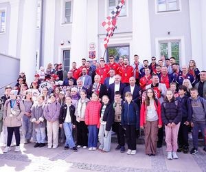Siatkarze KPS-u z medalami na szyjach, dziękowali kibicom za udany sezon
