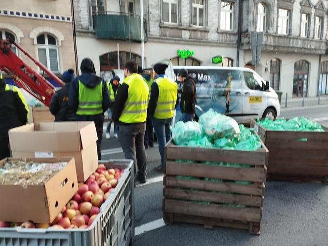 Protest rolników w Katowicach. Zablokowali centrum miasta