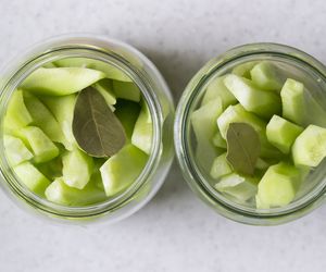 Marynowane ogórki bez skórki: przepis na pikle po podlasku