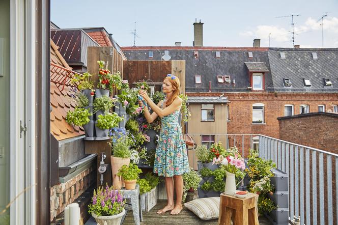 Balkony i loggie w różnych stylach – podniebny ogródek