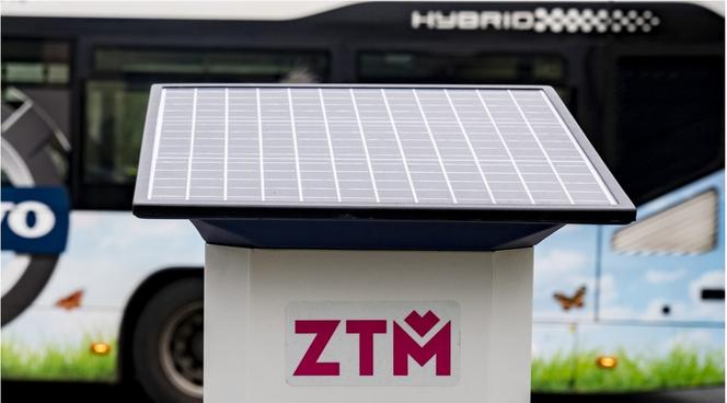 Na Śląsku stanęły automaty solarne. Można w nich kupić bilet autobusowy. To technologia przyszłości?