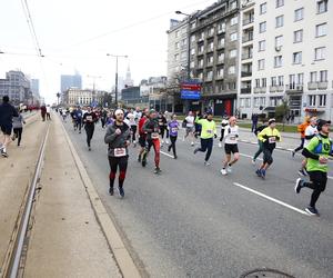 Bieg na Piątkę 2024, Warszawa - zdjęcia. Biegłeś? Szukaj się w galerii!