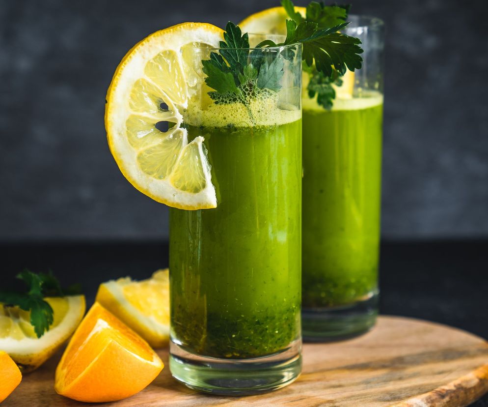 Koktajl z pietruszki i cytryny na odchudzanie i nie tylko. Każdy łyk da zdrowie