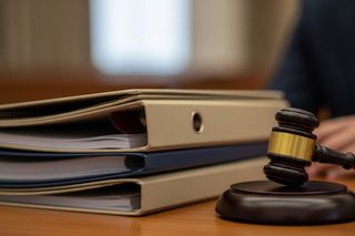 Posłowie PiS zawieszeni. Decyzja Kaczyńskiego kryje więcej?