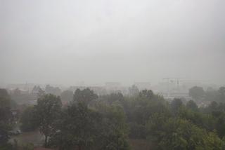 Fatalna pogoda w Białymstoku. Od rana ulewa i silny wiatr [ZDJĘCIA]